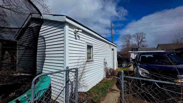 2004 S Macedonia Avenue, Muncie, IN 47302