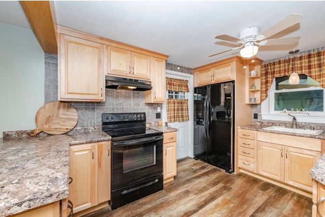 392 Whittier Drive, Fremont, NH 03044