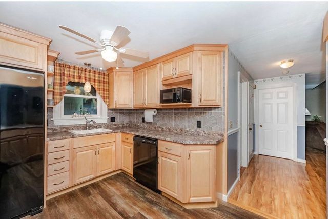 392 Whittier Drive, Fremont, NH 03044