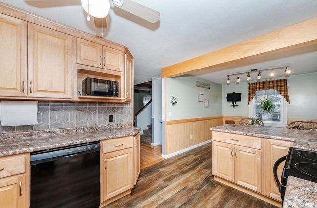 392 Whittier Drive, Fremont, NH 03044