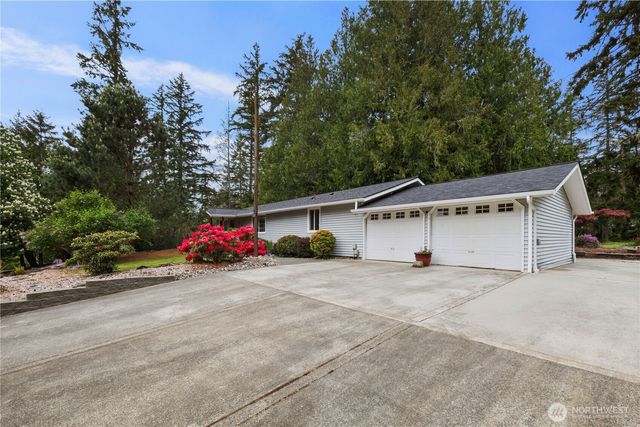 90 E Lakeland Way, Allyn, WA 98524