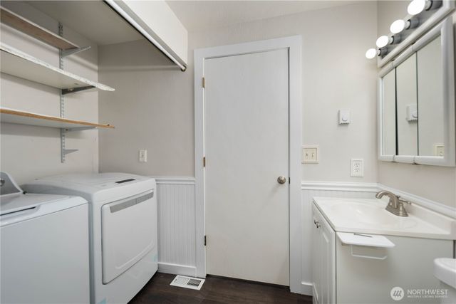 90 E Lakeland Way, Allyn, WA 98524