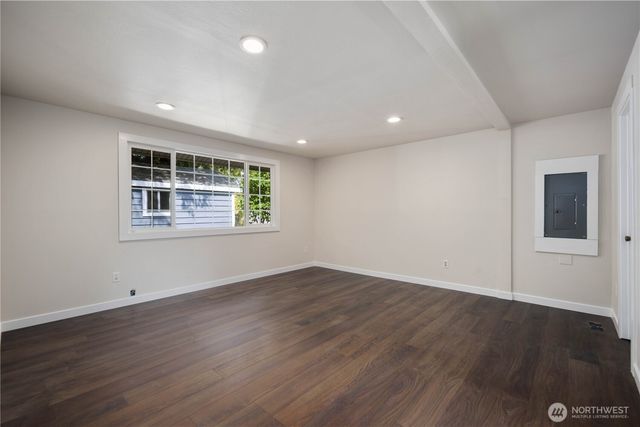90 E Lakeland Way, Allyn, WA 98524