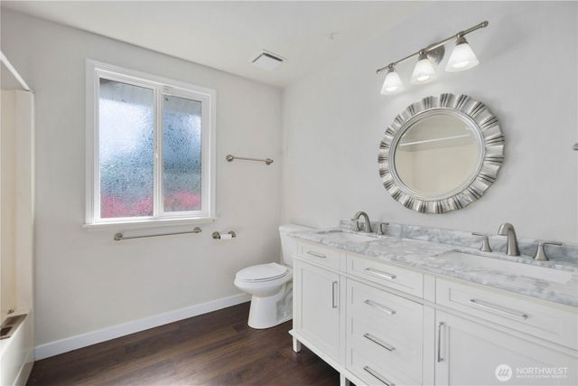 90 E Lakeland Way, Allyn, WA 98524