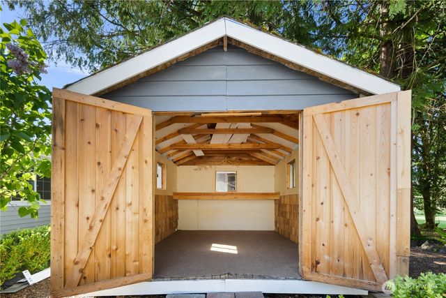 90 E Lakeland Way, Allyn, WA 98524