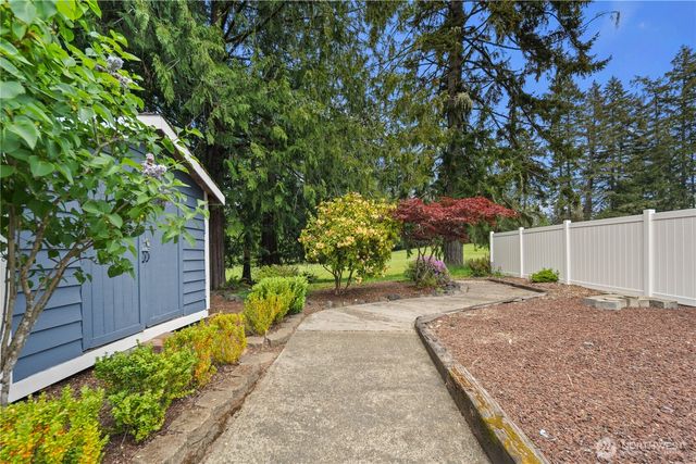 90 E Lakeland Way, Allyn, WA 98524