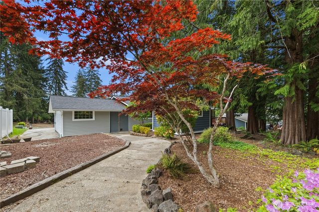 90 E Lakeland Way, Allyn, WA 98524