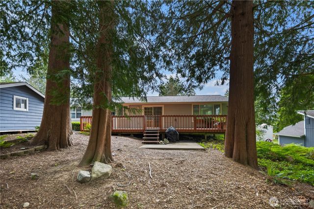 90 E Lakeland Way, Allyn, WA 98524