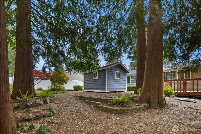 90 E Lakeland Way, Allyn, WA 98524