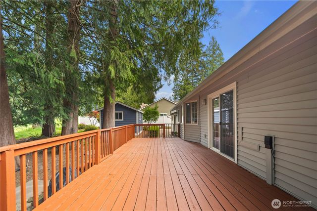 90 E Lakeland Way, Allyn, WA 98524