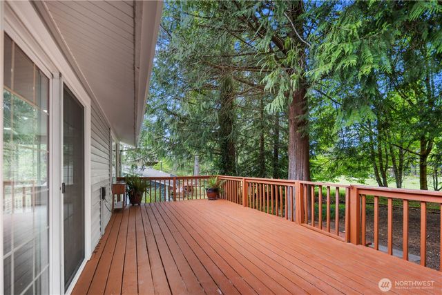 90 E Lakeland Way, Allyn, WA 98524
