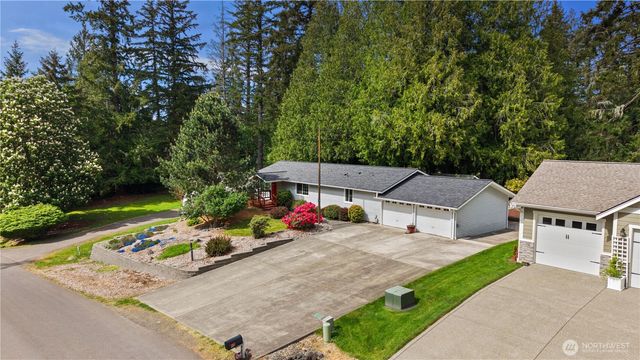 90 E Lakeland Way, Allyn, WA 98524