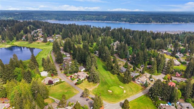 90 E Lakeland Way, Allyn, WA 98524