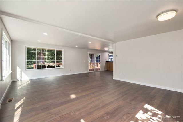 90 E Lakeland Way, Allyn, WA 98524