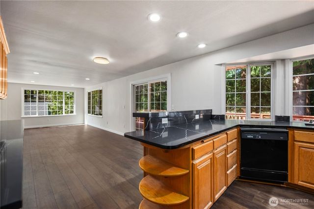 90 E Lakeland Way, Allyn, WA 98524