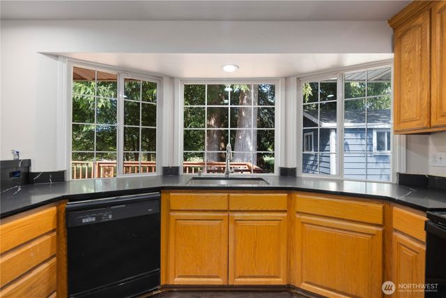 90 E Lakeland Way, Allyn, WA 98524