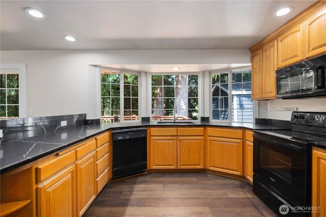 90 E Lakeland Way, Allyn, WA 98524