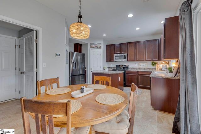 14 Madeline Circle, Taylors, SC 29687