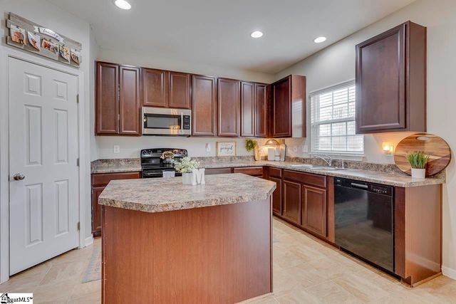 14 Madeline Circle, Taylors, SC 29687