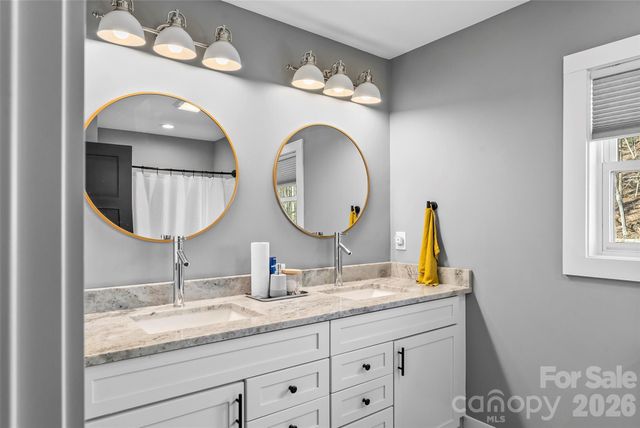 43 Clinchfield Gap Road, Marion, NC 28752