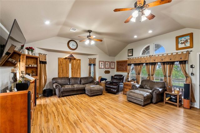 318 County Road 3032, Orange Grove, TX 78372