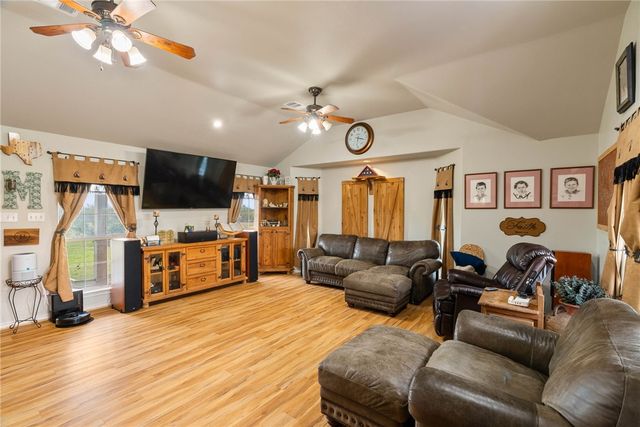318 County Road 3032, Orange Grove, TX 78372