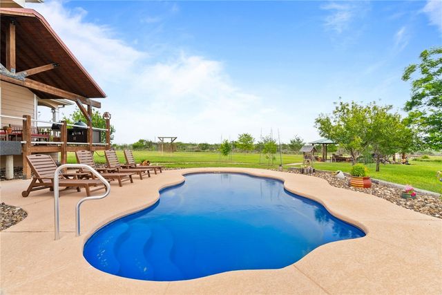 318 County Road 3032, Orange Grove, TX 78372