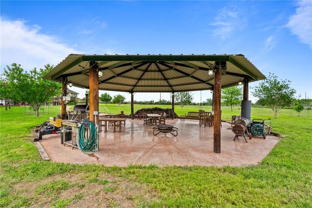 318 County Road 3032, Orange Grove, TX 78372