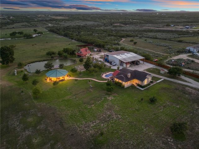 318 County Road 3032, Orange Grove, TX 78372