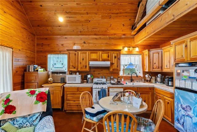 318 County Road 3032, Orange Grove, TX 78372