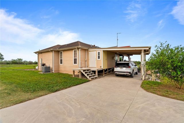 318 County Road 3032, Orange Grove, TX 78372