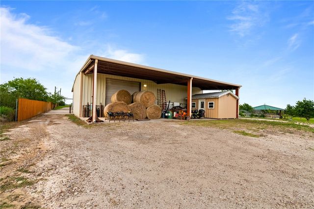 318 County Road 3032, Orange Grove, TX 78372