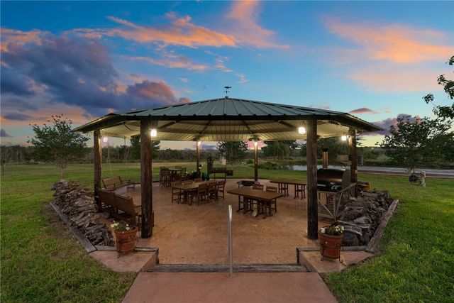 318 County Road 3032, Orange Grove, TX 78372