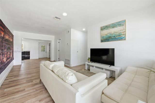 4621 SW 31st Dr, West Park, FL 33023