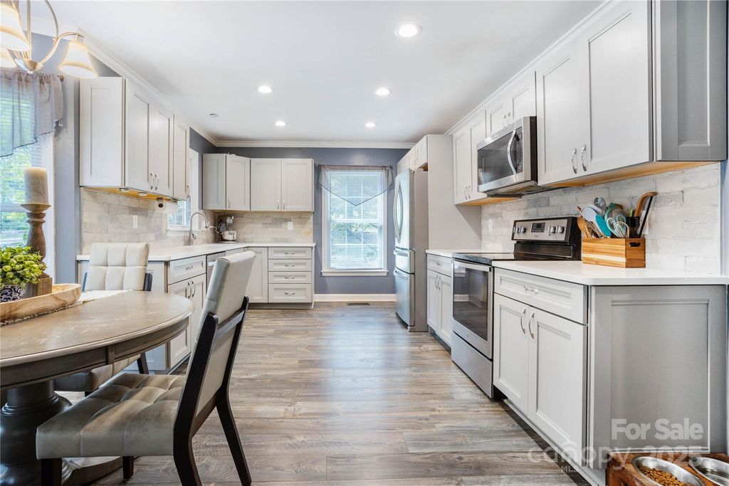 900 Raleigh Court, Gastonia, NC 28054