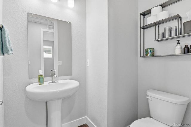 8697 Middle Fork Street, Littleton, CO 80125