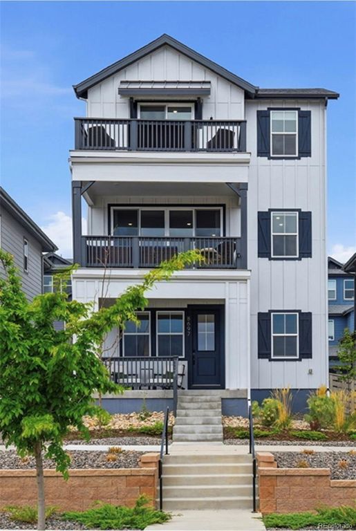 8697 Middle Fork Street, Littleton, CO 80125