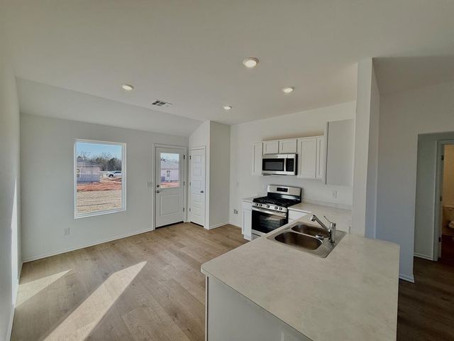600 Hillsboro Drive, Noble, OK 73068