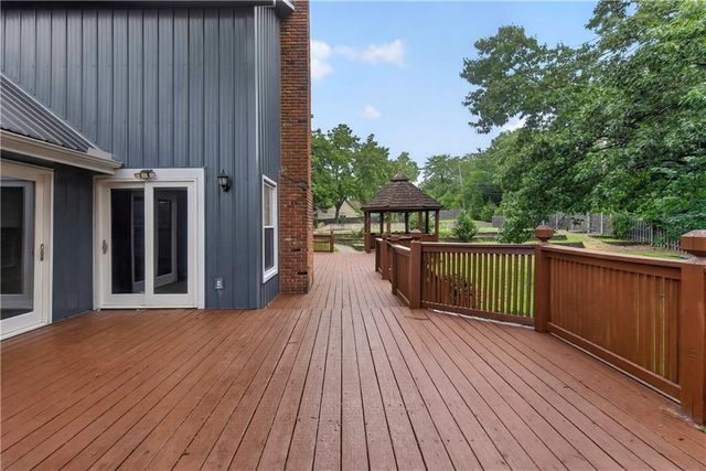 4735 Summit Court, Shawnee, KS 66216