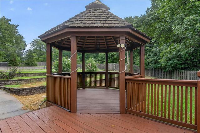 4735 Summit Court, Shawnee, KS 66216