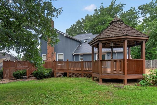 4735 Summit Court, Shawnee, KS 66216