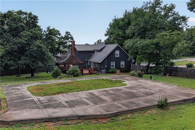 4735 Summit Court, Shawnee, KS 66216