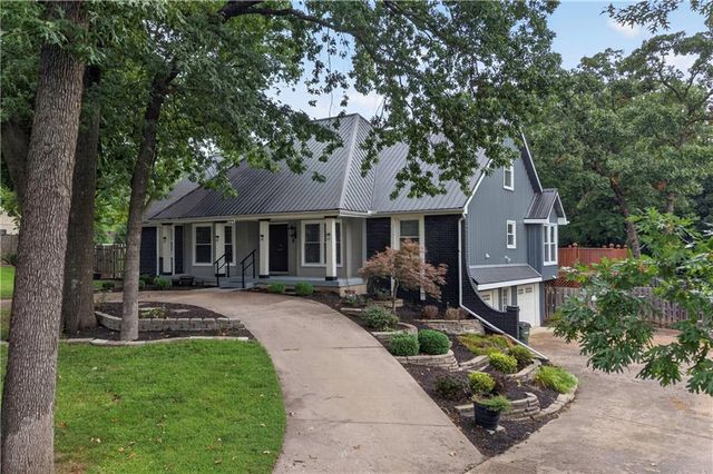 4735 Summit Court, Shawnee, KS 66216