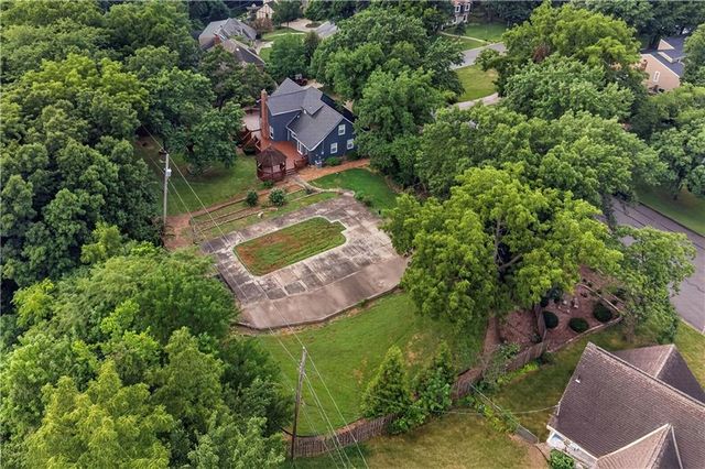 4735 Summit Court, Shawnee, KS 66216