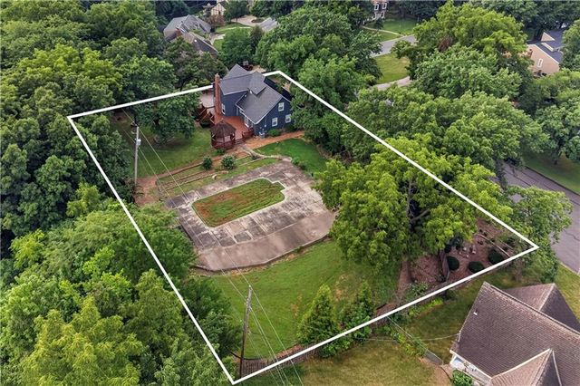 4735 Summit Court, Shawnee, KS 66216