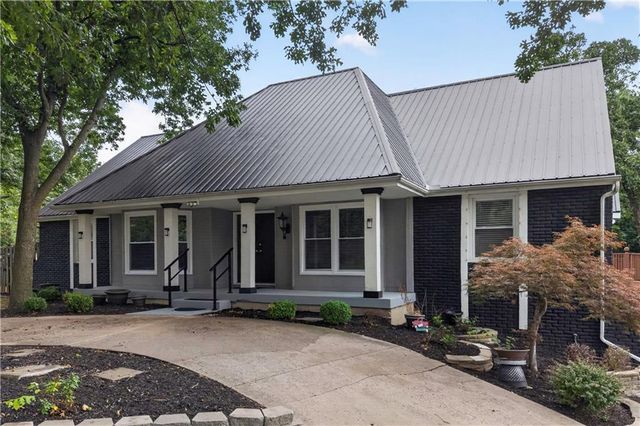 4735 Summit Court, Shawnee, KS 66216