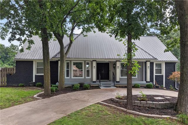 4735 Summit Court, Shawnee, KS 66216