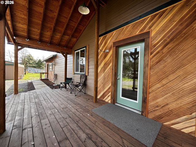 47426 School St, Oakridge, OR 97463