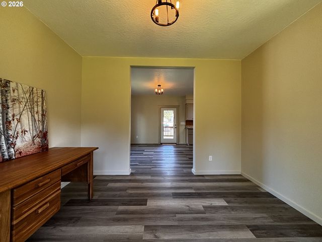 47426 School St, Oakridge, OR 97463