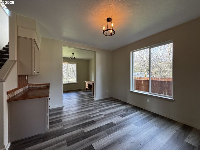 47426 School St, Oakridge, OR 97463